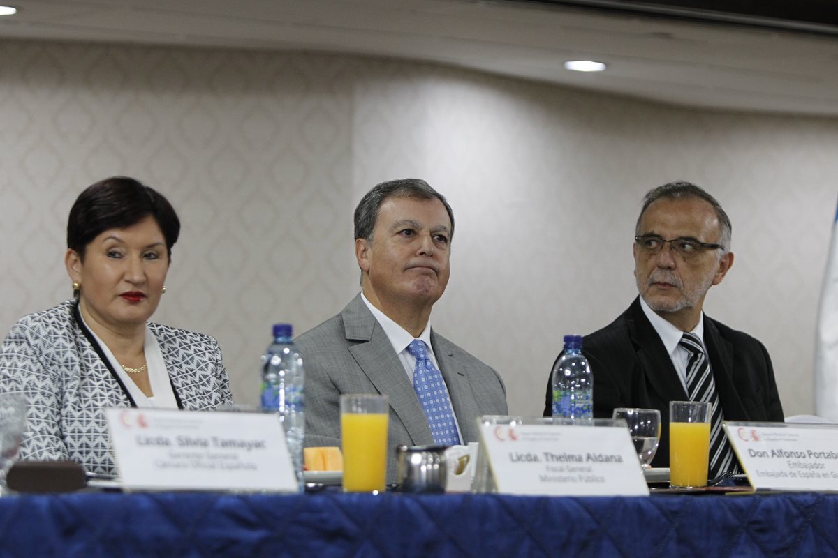 Emnbajador de España reunido con el jefe de la Cicig y la fiscal del Ministerio Público. (Foto Prensa Libre: Paulo Raquec)