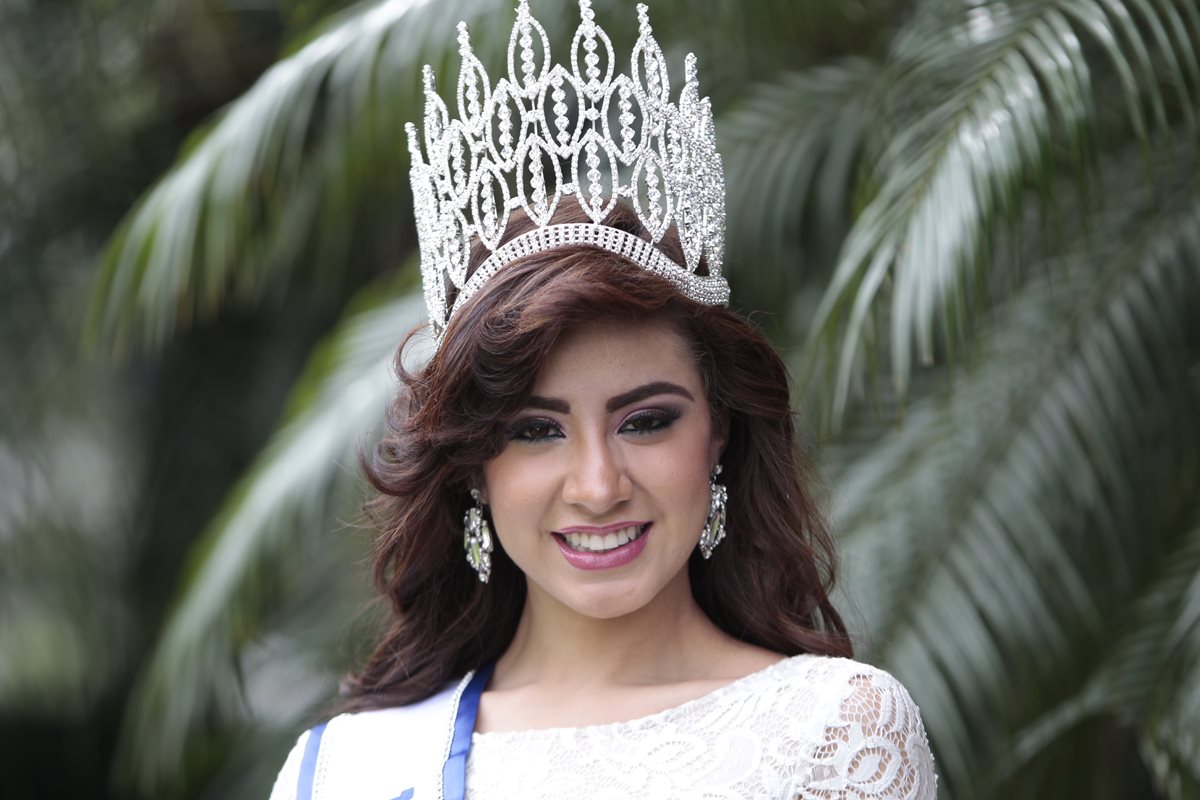 La guatemalteca Jeimmy Aburto compite por el título de belleza de Miss Universo. (Foto Prensa Libre: Erick Avila)