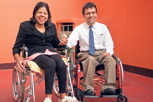 La discapacidad de uno o de ambos no es obstáculo para ser felices. (Foto Prensa Libre: Brenda Martinez)