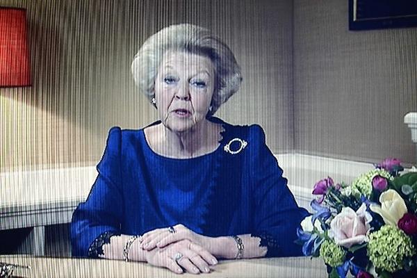 La reina Beatriz de Holanda  anuncia  su dimisión luego de casi 33 años en el trono. (Foto Prensa Libre: EFE)