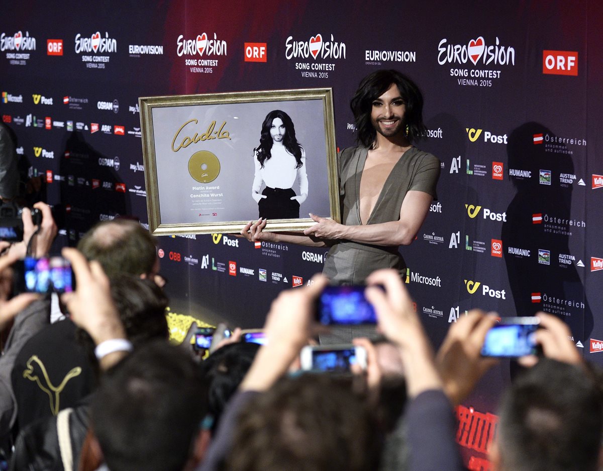 Conchita Wurst celebra el éxito de su primer álbum. (Foto Prensa Libre: EFE)
