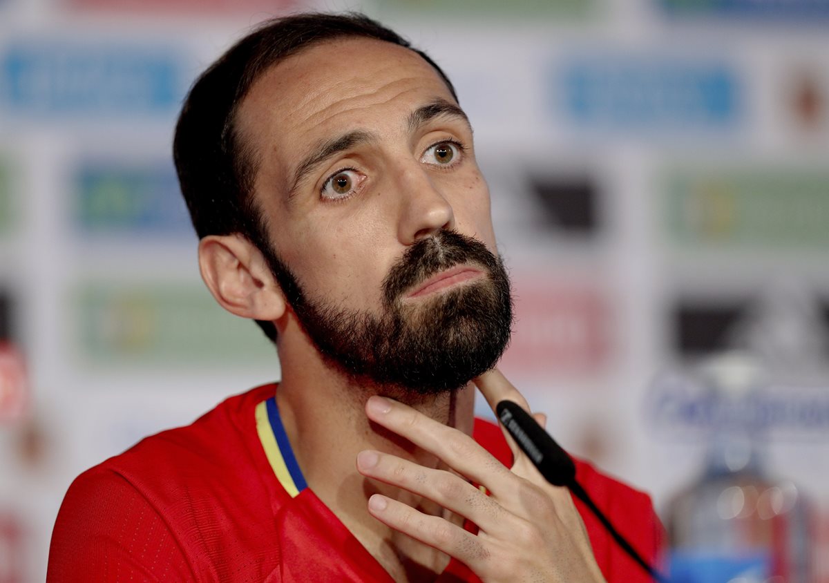 Juanfran y España tienen la misión de superar a una de las favoritas del torneo: Italia. (Foto Prensa Libre: AFP)