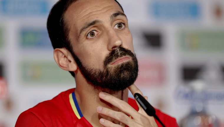 Juanfran y España tienen la misión de superar a una de las favoritas del torneo: Italia. (Foto Prensa Libre: AFP)