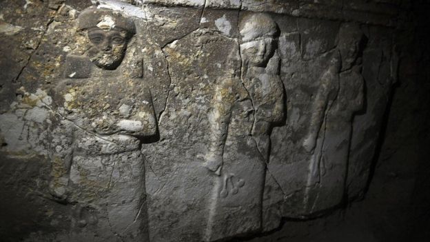 Los túneles excavados por EI revelaron objetos y piezas arqueológicas desconocidas. GETTY IMAGES