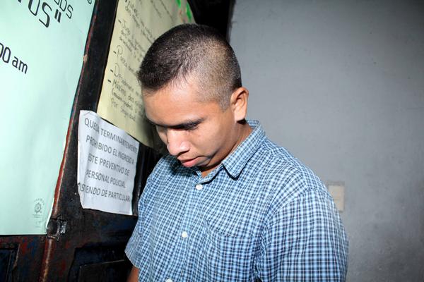 Juan Carlos Maldonado de 23 años, fue detenido y trasladado a la comisaria 34 de Retalhuleu (Foto Prensa Libre: Rolando Miranda)