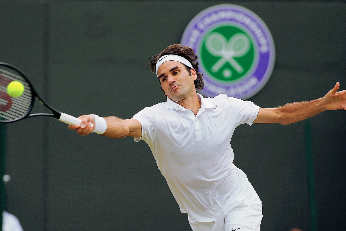 Roger Federer busca demostrar en Wimbledon que puede dar pelea. (Foto Prensa Libre: AP)