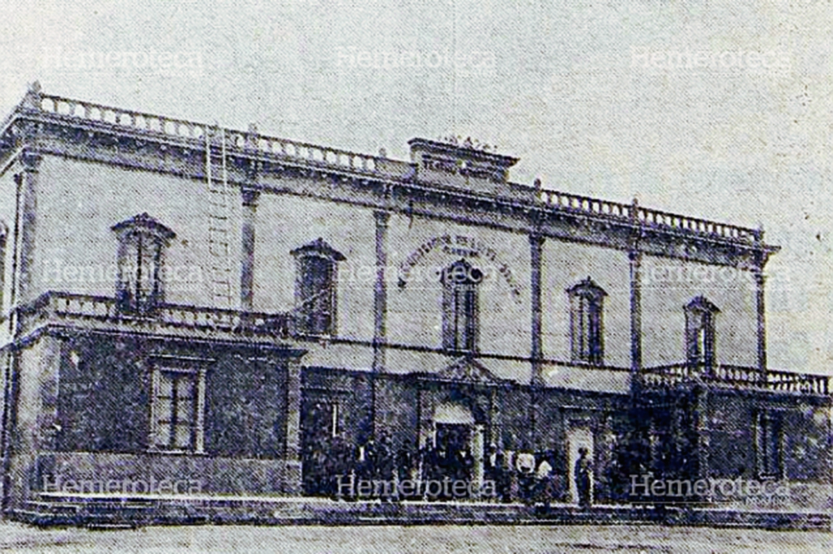 Fachada primitiva del Teatro Municipal de Quetzaltenango. (Foto: Hemeroteca PL)