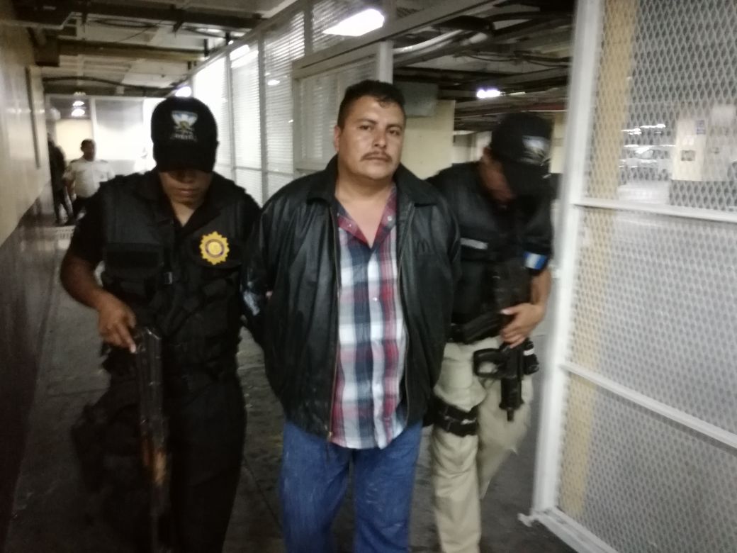 El supuesto secuestrado tenía en cautiverio a una mujer en la colonia Santa Sofía, San José Pinula. (Foto Prensa Libre: PNC)