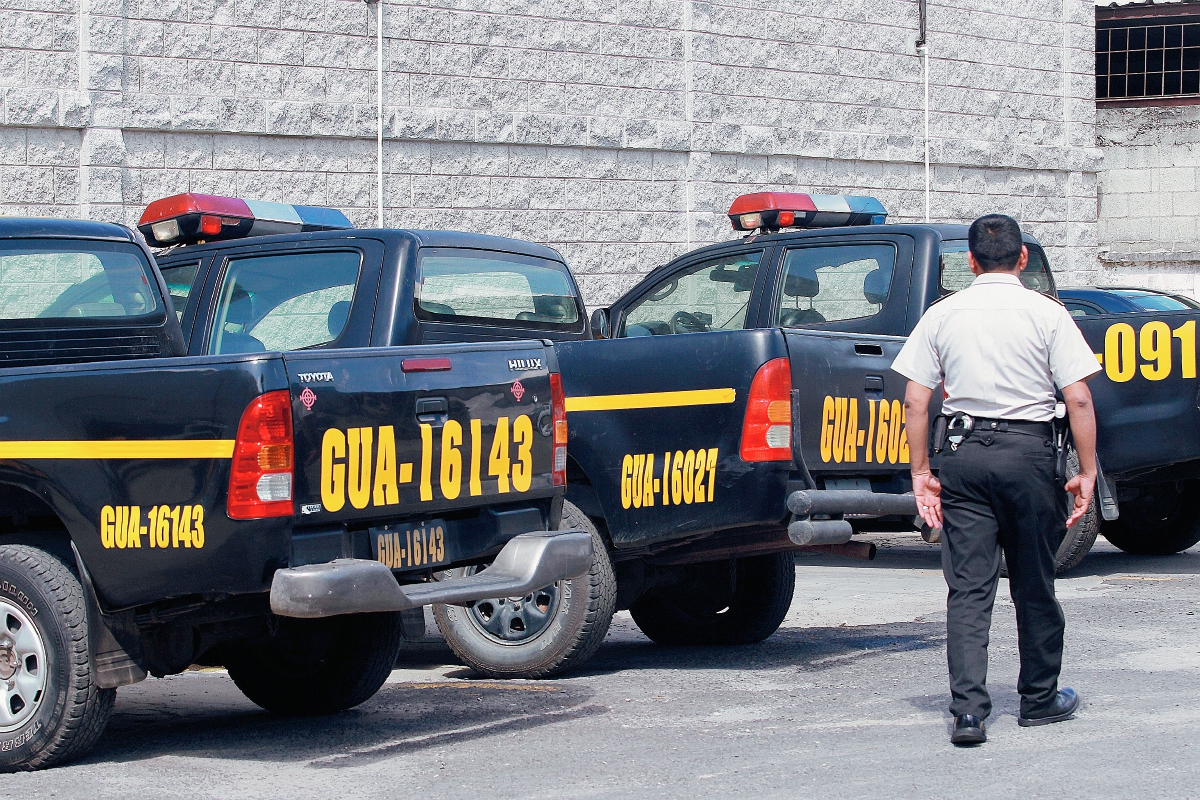Agentes de la PNC lograron la detención de un presunto pandillero. (Foto Prensa Libre: HemerotecaPL)