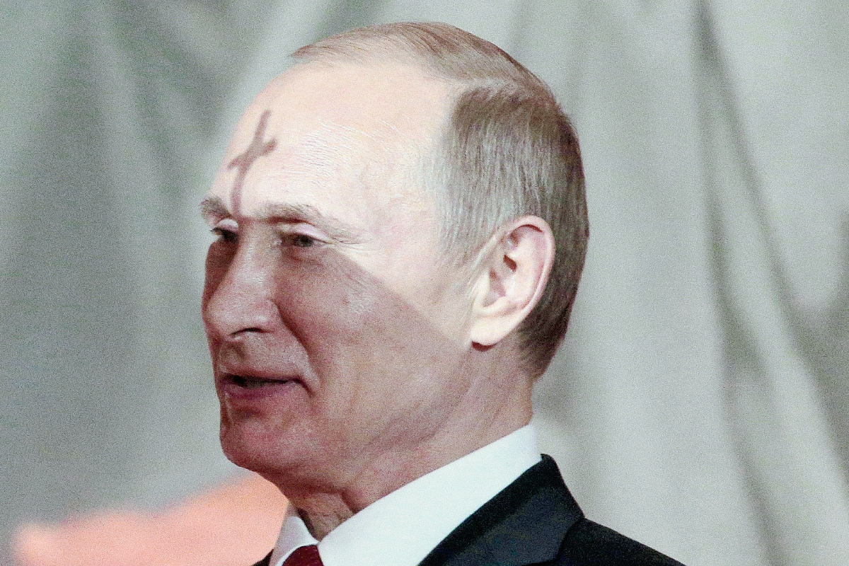 Vladimir Putin,  presidente ruso, durante un oficio religioso ortodoxo en Moscú (Foto Prensa Libre: EFE)