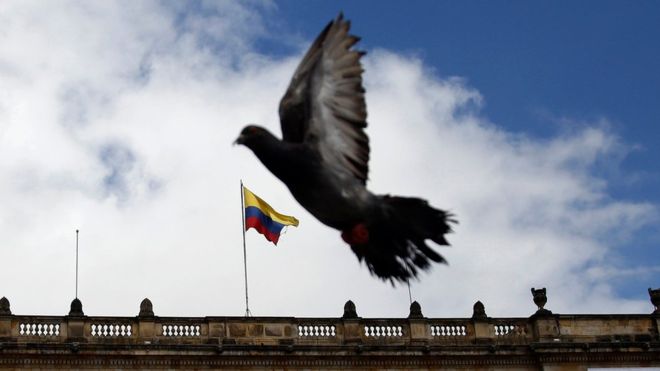 La paz parece cada vez más cerca. Pero, para consolidarla, los colombianos primero tendrán que ponerse de acuerdo en las causas de tantos años de violencia. (AP).