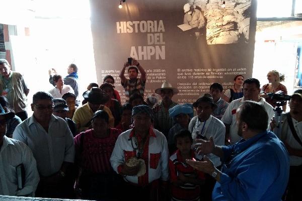 Vecinos de  Rabinal, durante jornada.