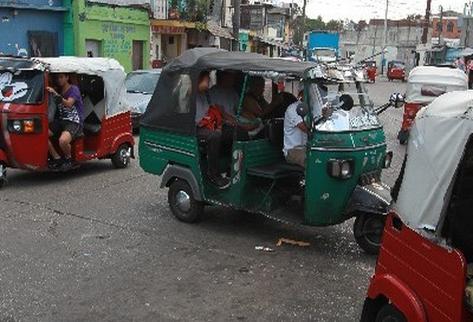 Mototaxis en la colonia La Reinita, zona 6. (Foto Prensa Libre: Archivo)