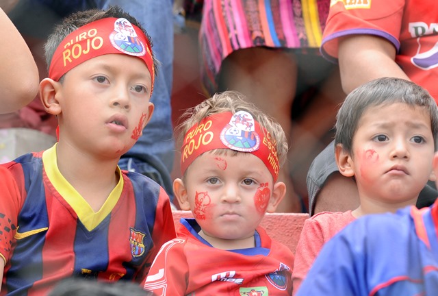 Llegaron más de 27 mil aficionados rojos al Manuel F. Carrera. (Foto Prensa Libre: Francisco Sánchez)