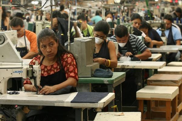 El salario mínimo de maquila es de Q68.91. (Foto Prensa Libre: Archivo)
