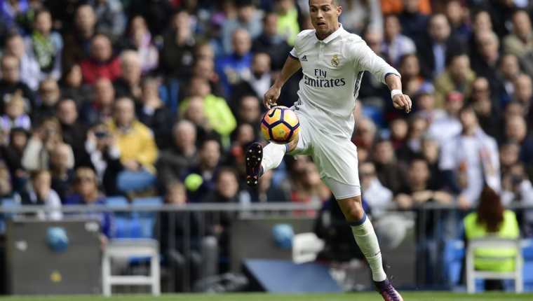 Cristiano Ronaldo jugará con el Real Madrid hasta el 2021. (Foto Prensa Libre: AFP)