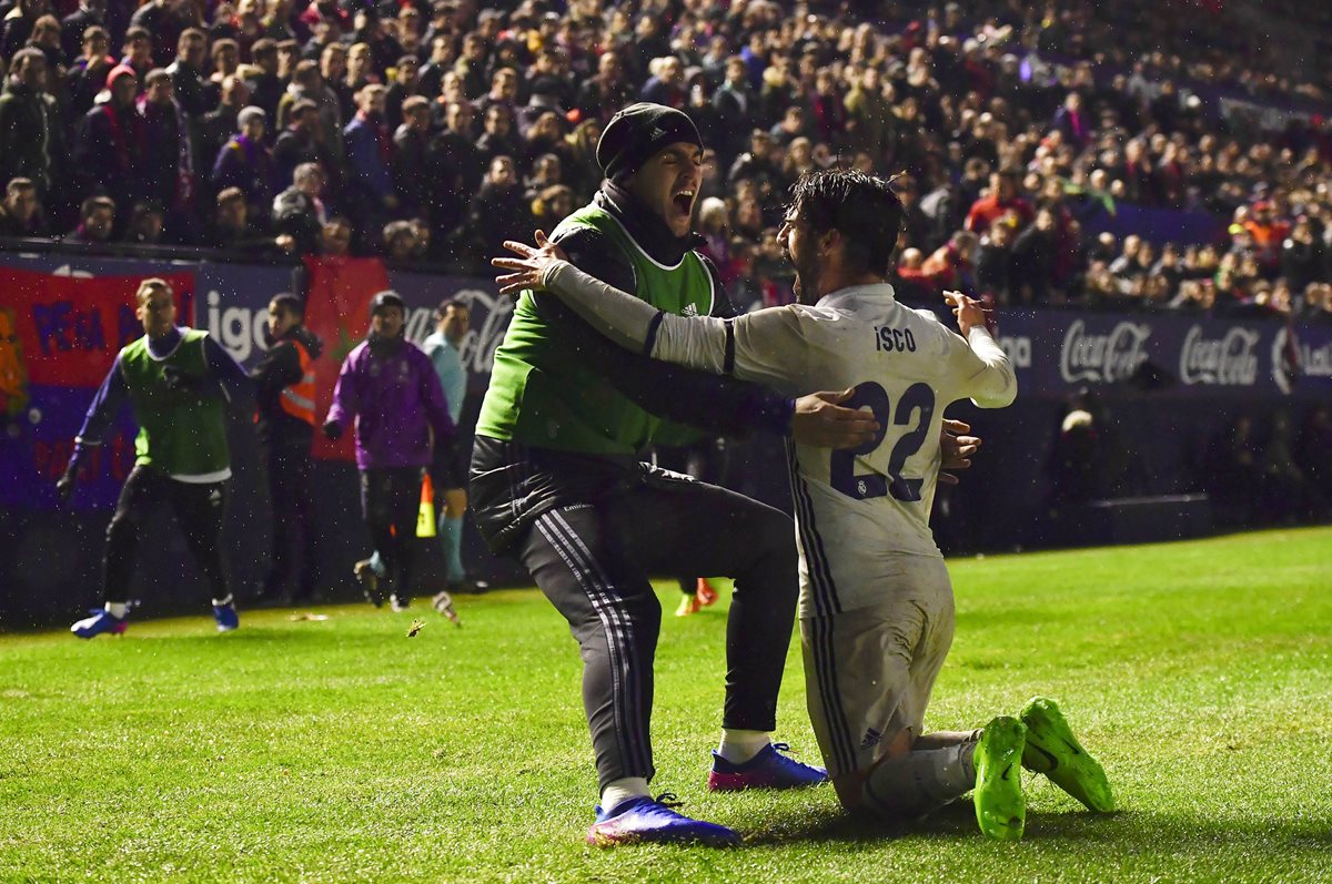 Isco desenredó el partido con el 2-1 transitorio del Madrid. (Foto Prensa Libre: AP)