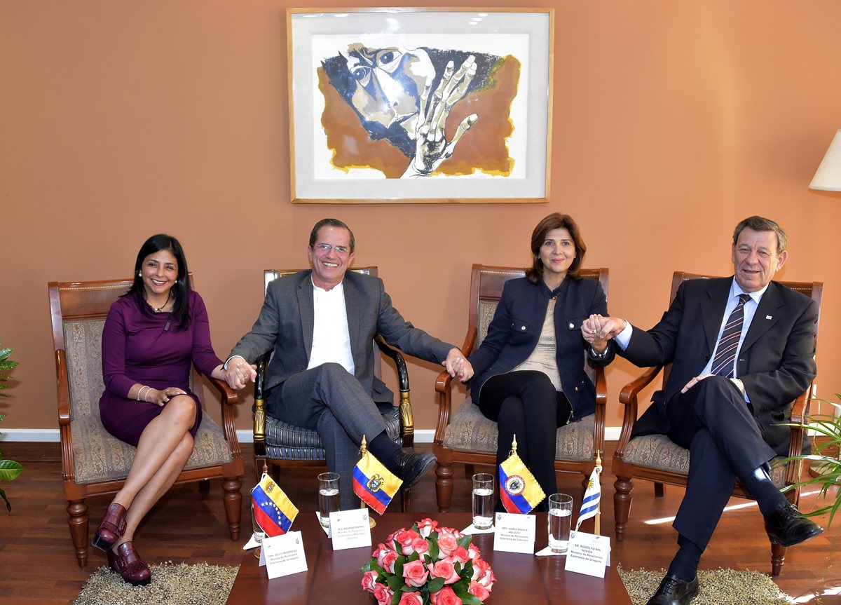 Cancilleres de Venezuela y Colombia se reúnen en Quito, Ecuador, para solucionar crisis fronteriza. Foto Prensa Libre: (AFP)