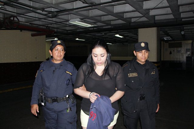 Christa Eugenia María Castañeda Torres fue detenida en un sector de la zona 9. (Foto Prensa Libre: PNC)