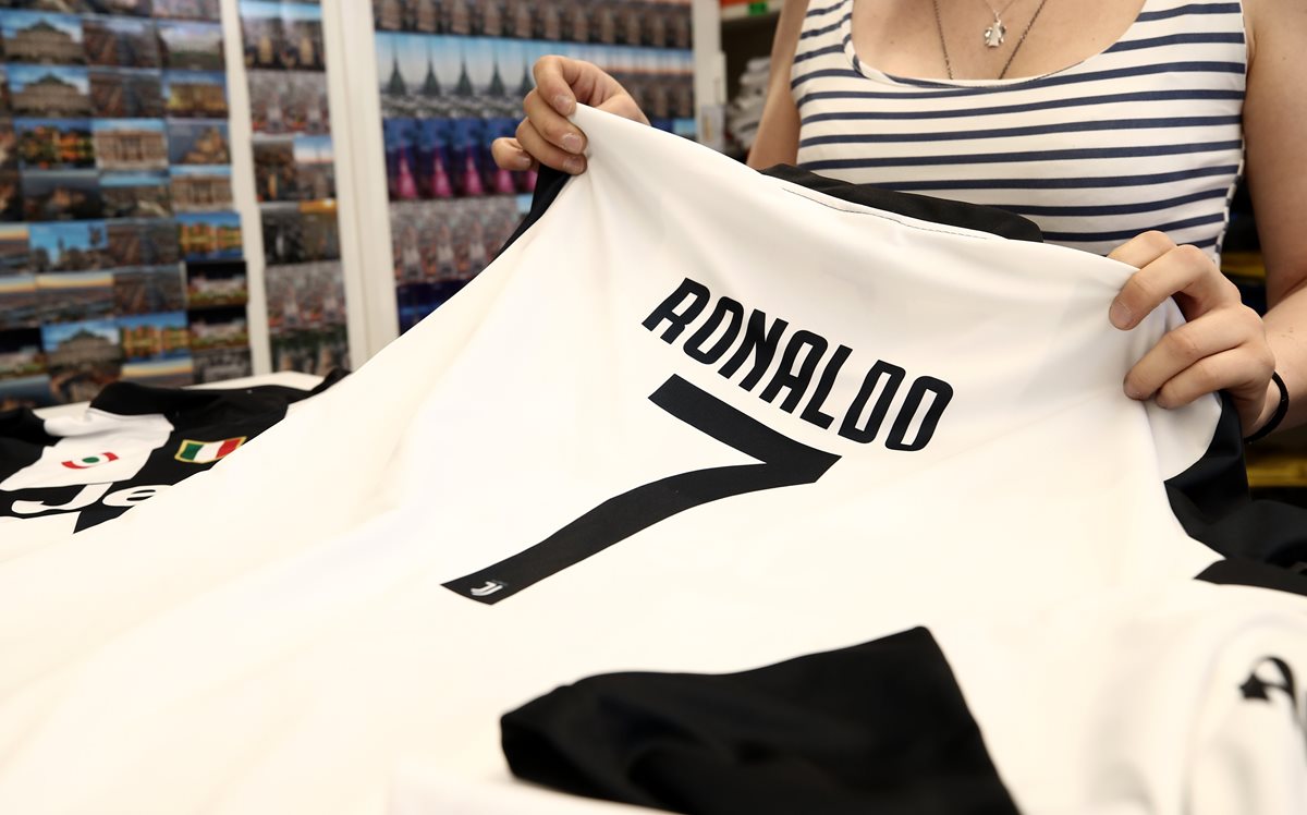 El fichaje de Cristiano Ronaldo por la Juventus ha revolucionado al futbol italiano. (Foto Prensa Libre: AFP)