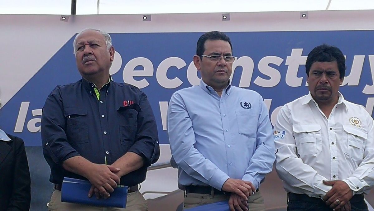 Presidente inauguró la primera fase de un tramo carretero en Quiché. (Foto Prensa Libre: Estuardo Paredes)