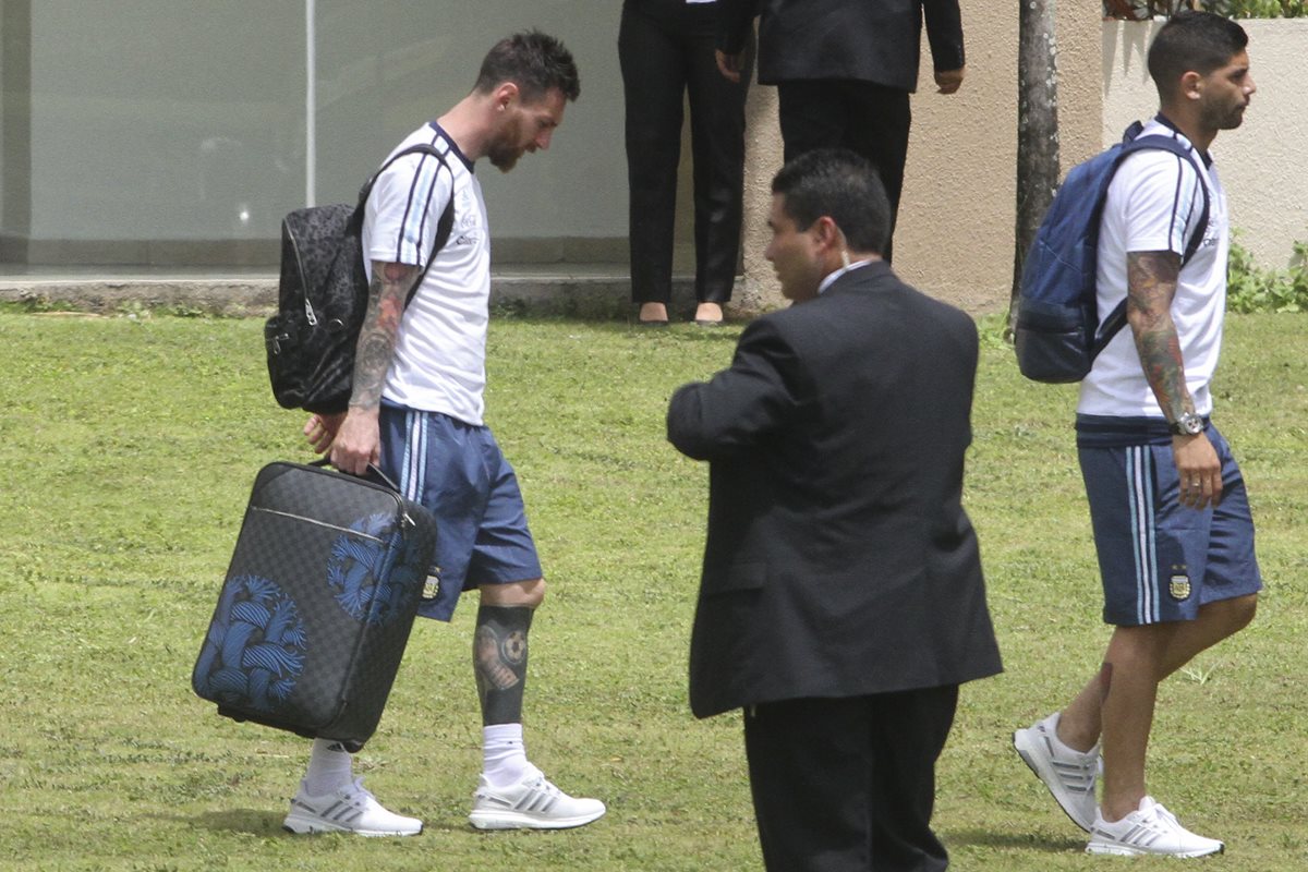 Leo Messi no pudo disputar el partido frente a Bolivia por la suspensión de la Fifa,se perdería tres más. (Foto Prensa Libre: AP)