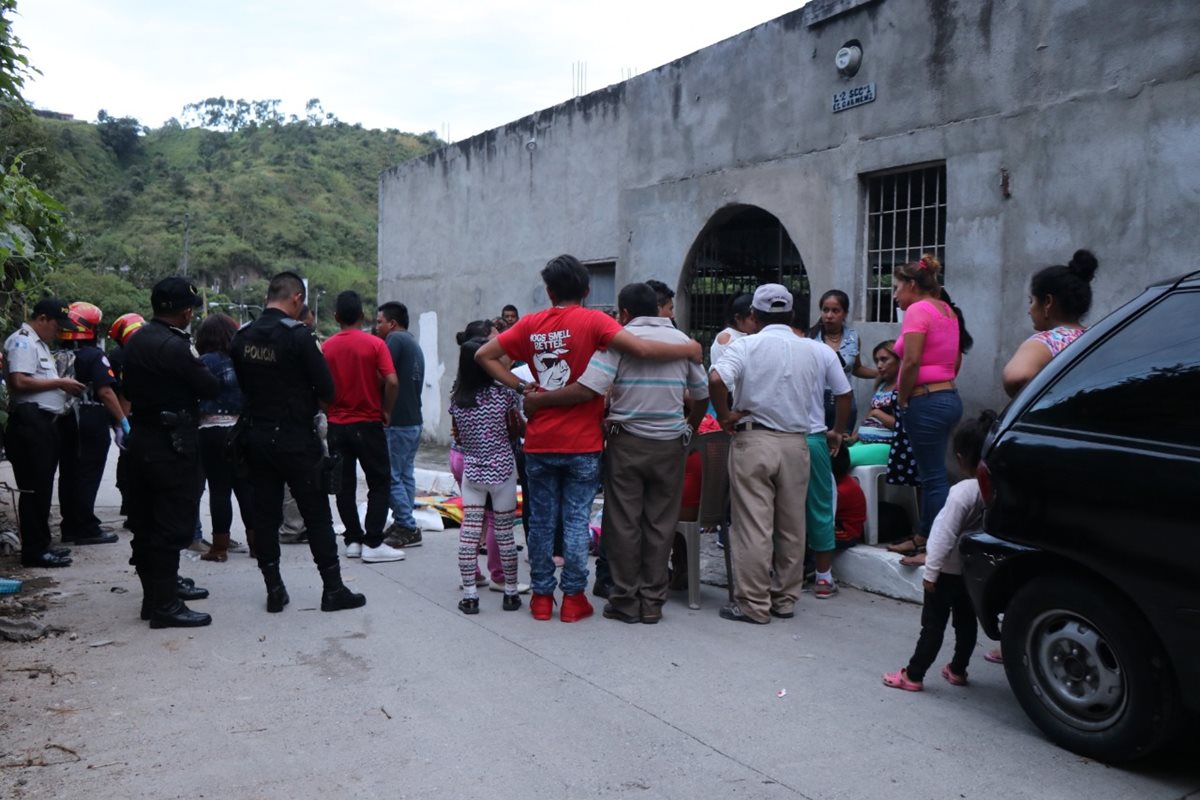 El ataque a balazos sucedió en la colonia El Carmen 2, en la zona 6. (Foto Prensa Libre: CBM)