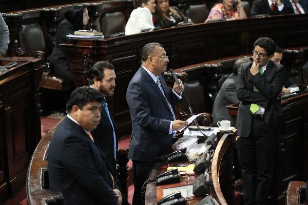 Arístides Crespo es electo nuevo presidente.