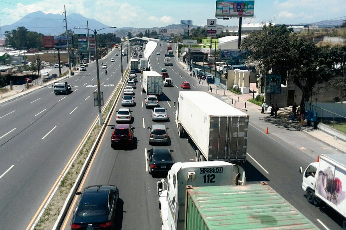 El transporte de carga quedará suspendido durante los días de asueto ( Foto Prensa Libre: Erick Ávila)