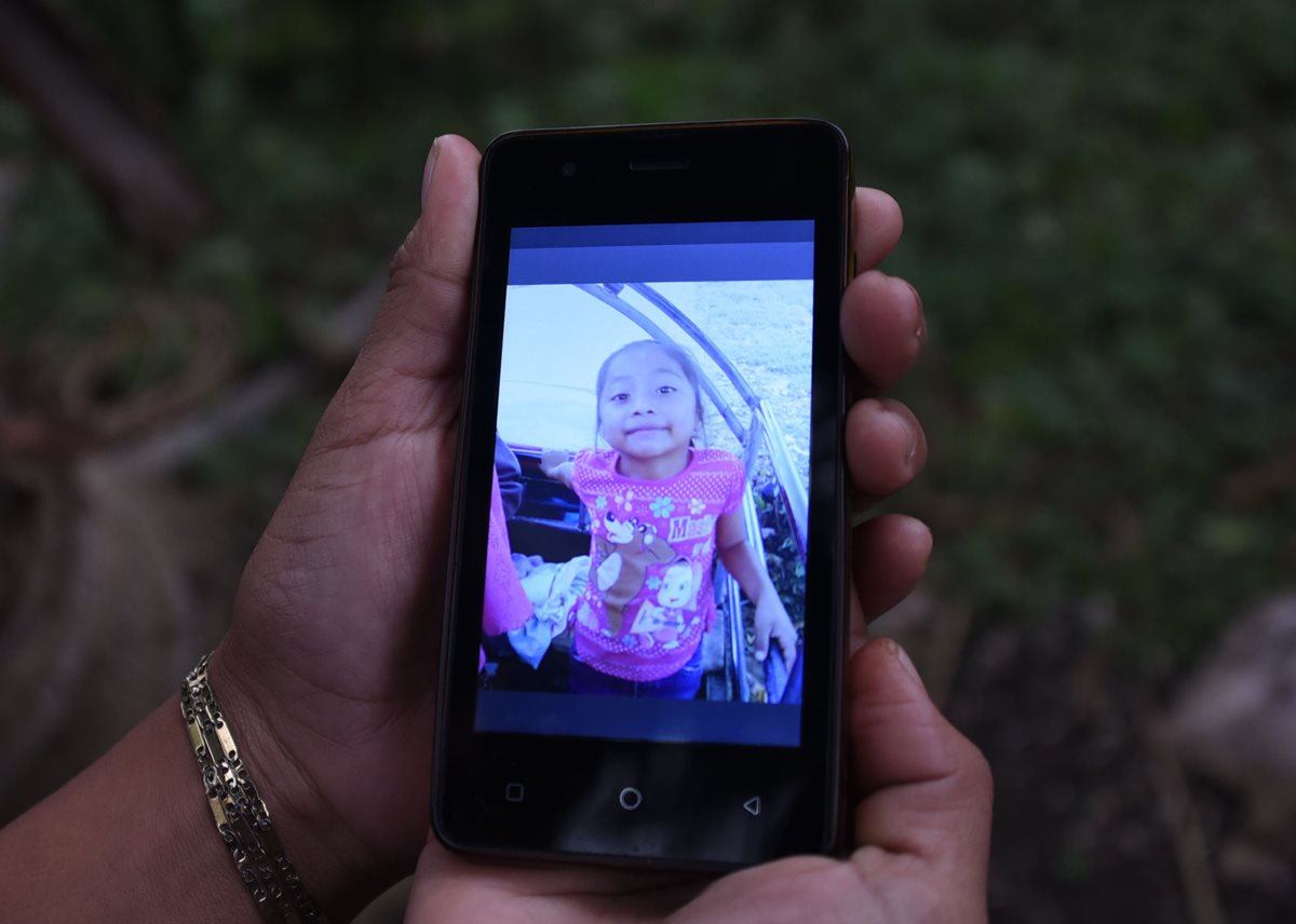 El funeral privado de Jakelin Caal se celebró en Texas antes de la repatriación al país del cuerpo de la niña. (Foto Prensa Libre: AFP)