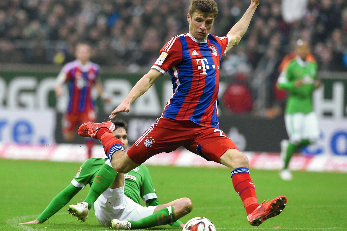 Thomas Müeller fue la figura del Bayern Múnich, tras las asistencias y el gol. (Foto Prensa Libre: AFP)