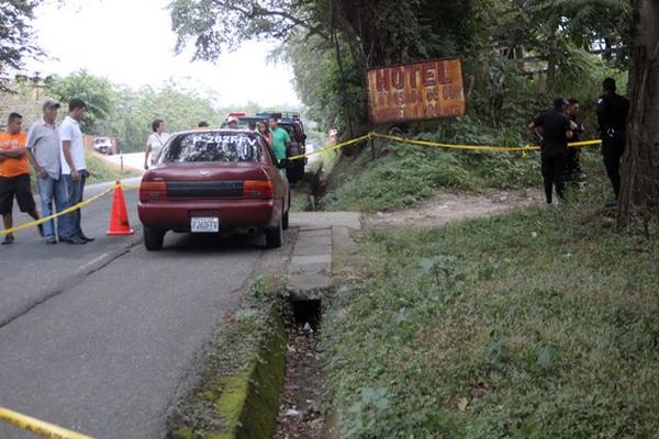Localizan a taxista muerto en Gualán. (Foto Prensa Libre: Julio Vargas)