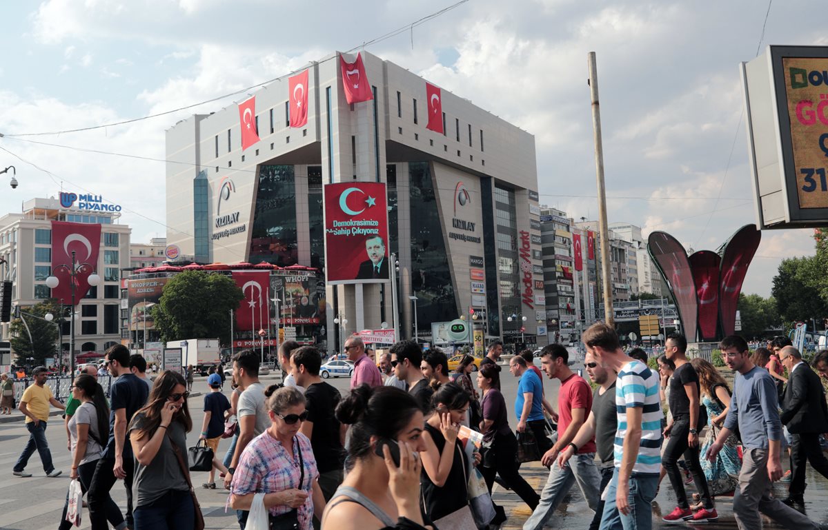 Turquía permanece en estado de Emergencia a partir del jueves. (Foto Prensa Libre: AP).