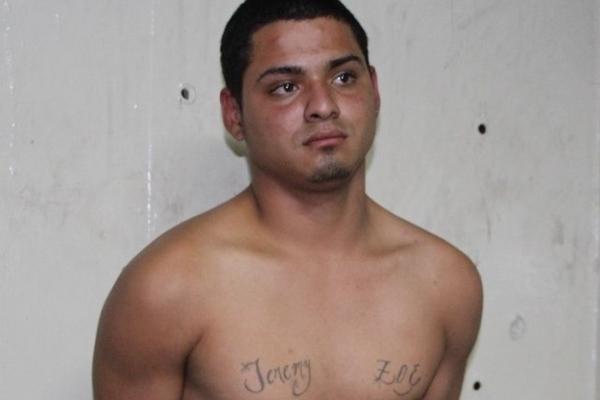 Detienen a hombre que robó arma a guardia de seguridad privada en la zona 18. (Foto Prensa Libre: PNC)<br _mce_bogus="1"/>