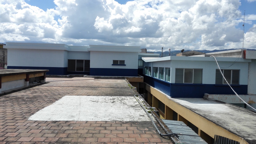 En el segundo piso del Hospital Nacional de Jalapa se construyó el intensivo pediátrico a un costo de Q3 millones, pero la obra se encuentra abandonada. (Foto Prensa Libre: Hugo Oliva)