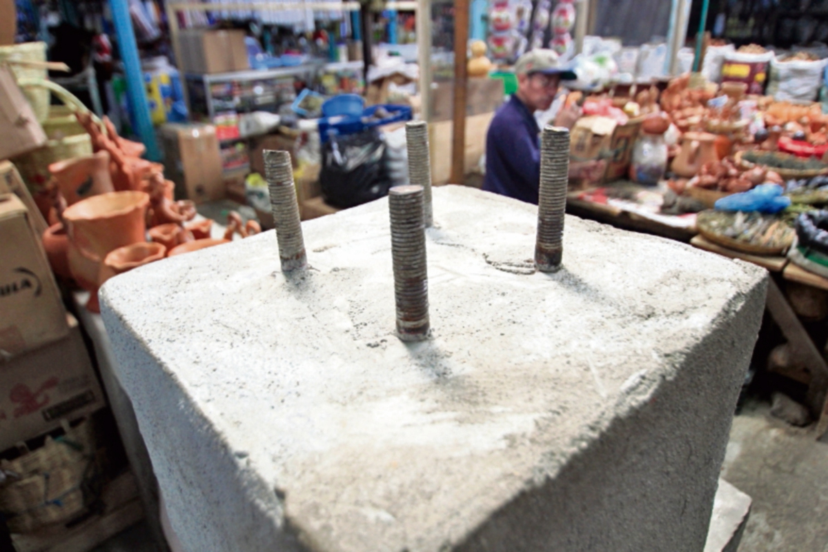 En la  construcción de las zapatas ya se invirtieron  Q5 millones,  aproximadamente. (Foto Prensa Libre: Érick Ávila)