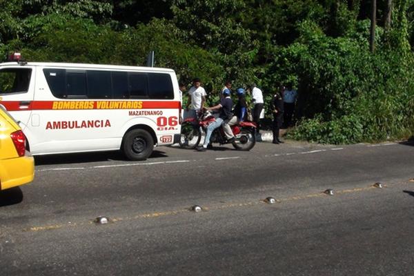 Las autoridades investigan las causas de la muerte de un hombre en Mazatenango. (Foto Prensa Libre: Omar Méndez).