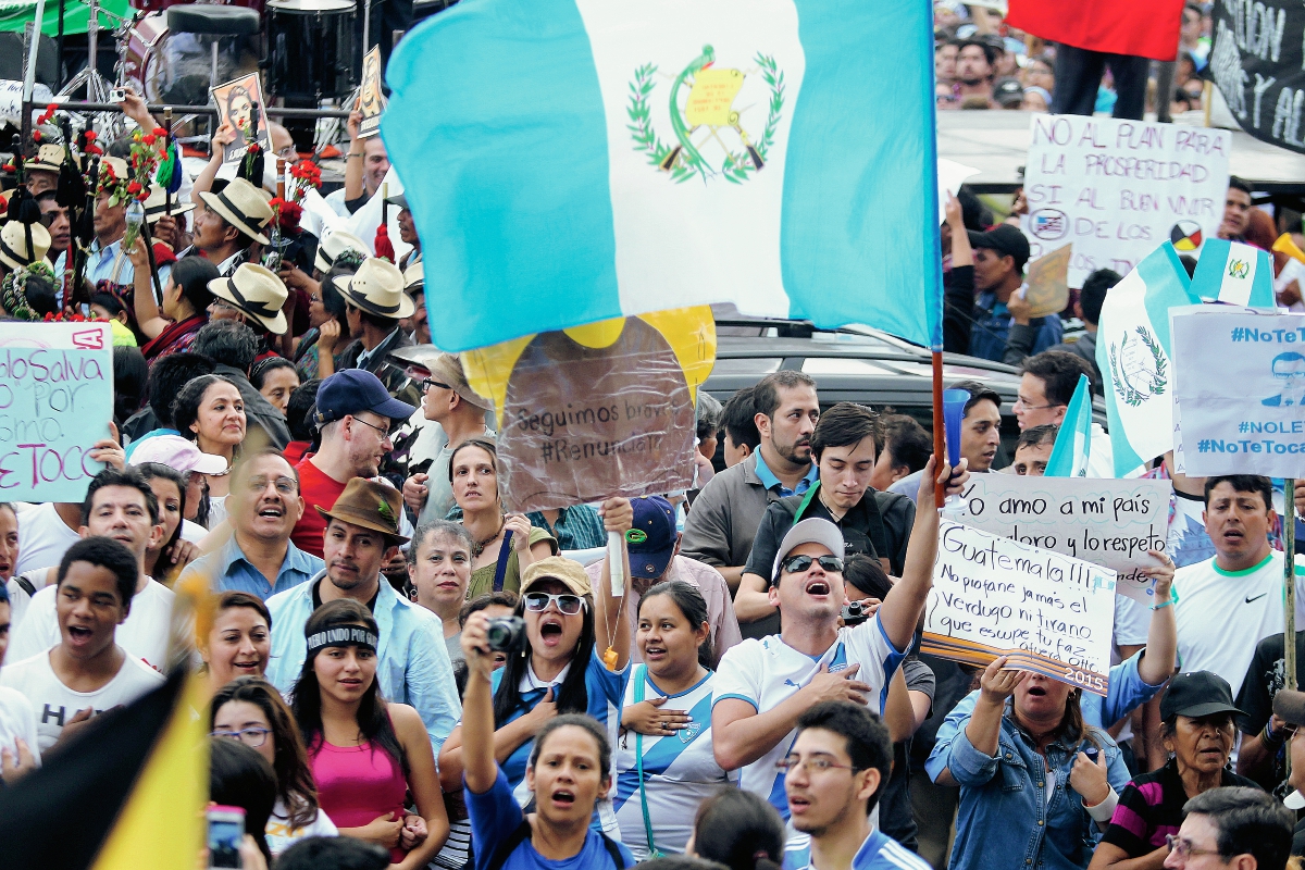 Con el lema “Con los Chapines no se juega”, los guatemaltecos expresaron su sentir por la corrupción en el país. (Foto Prensa Libre: Hemeroteca PL)