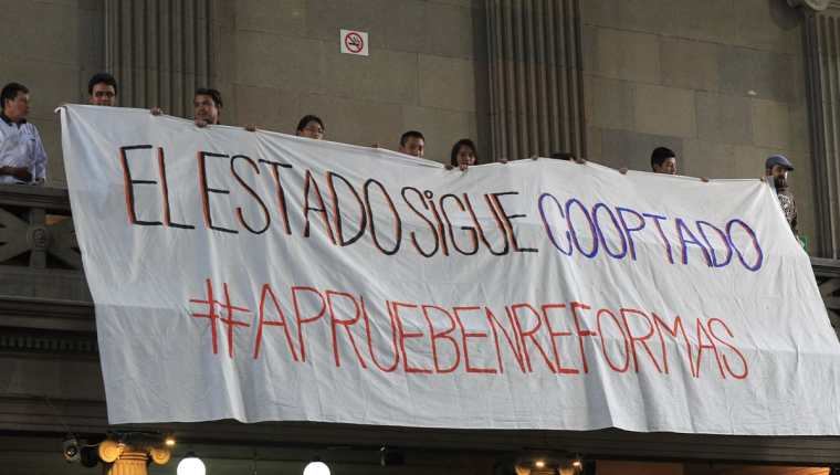 Grupos a favor y en contra de las reformas han mantenido presión contra los diputados. (Foto Prensa LIbre: Hemeroteca PL)