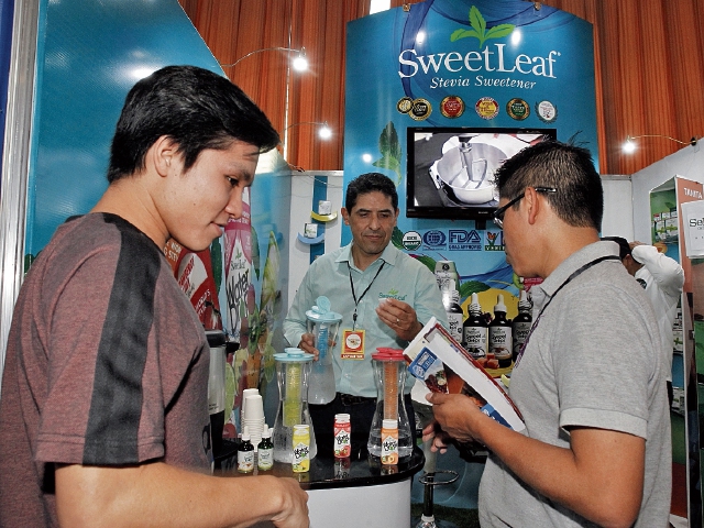 Edulcorante de sabores ofrece la marca SweetLeaf Stevia en Guatemala. Tienen diferentes sabores como chocolate, vainilla, caramelo, limón, lima limón, explicó Georgina Bran, gerente de mercado de Renovare, S. A., distribuidora de la marca para Centroamérica. También tienen una línea orgánica. La marca está asociada a la Liga de la Diabetes en EE. UU. (Foto PL: Paulo Raquec)
