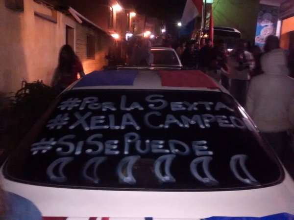 La afición de Xelajú, MC mostró su apoyo desde la noche del viernes. (Foto Prensa Libre: Cortesía Loco por Xelajú)