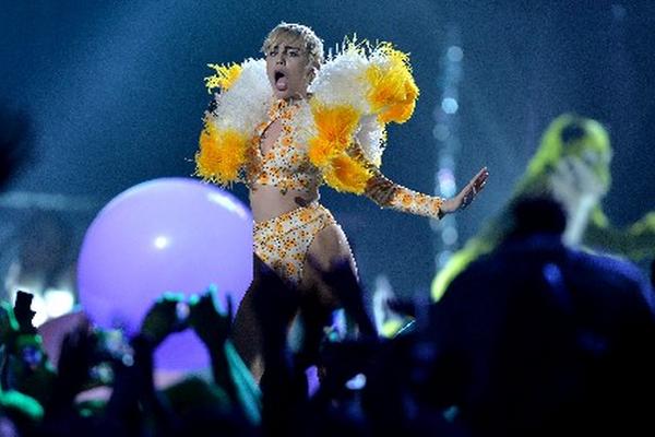 Miley Cyrus desata la polémica tras brindar concierto en Monterrey, México. (Foto Prensa Libre: EFE)
