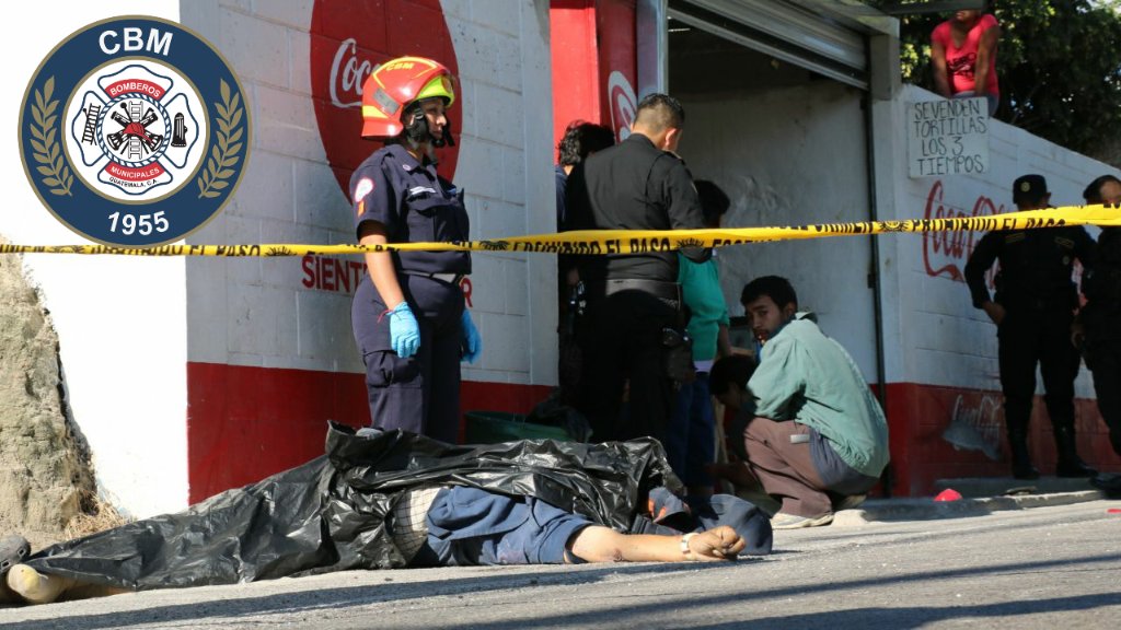 Un hombre de 72 años fue atropellado en el kilómetro 9.5 carretera al Atlántico. (Foto Prensa Libre: Bomberos Municipales)