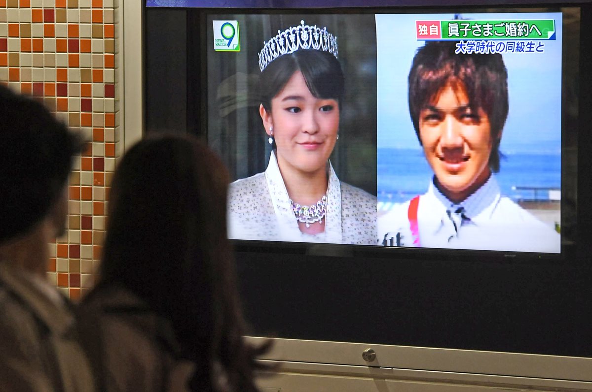 Anuncio de compromiso inusual abre debate en Japón. (Foto Prensa Libre: AP)