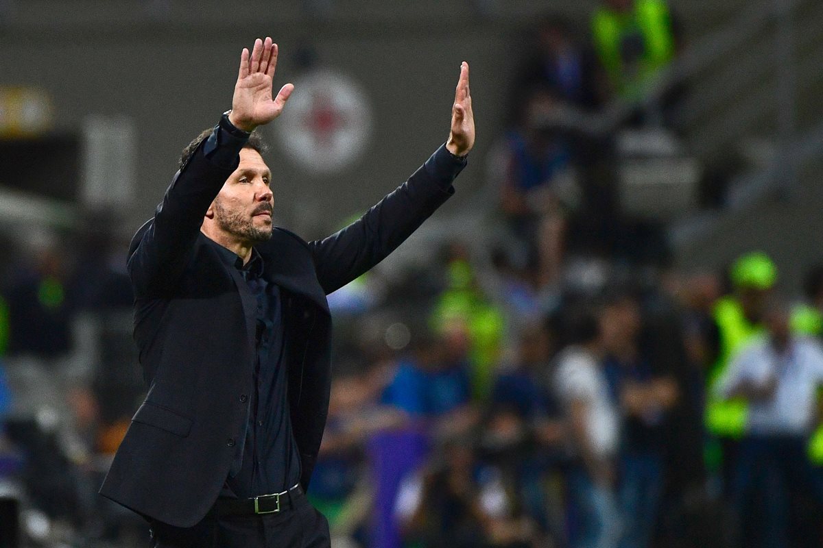 Diego Simeone agradeció a la afición colchonera por su apoyo. (Foto Prensa Libre: AFP)