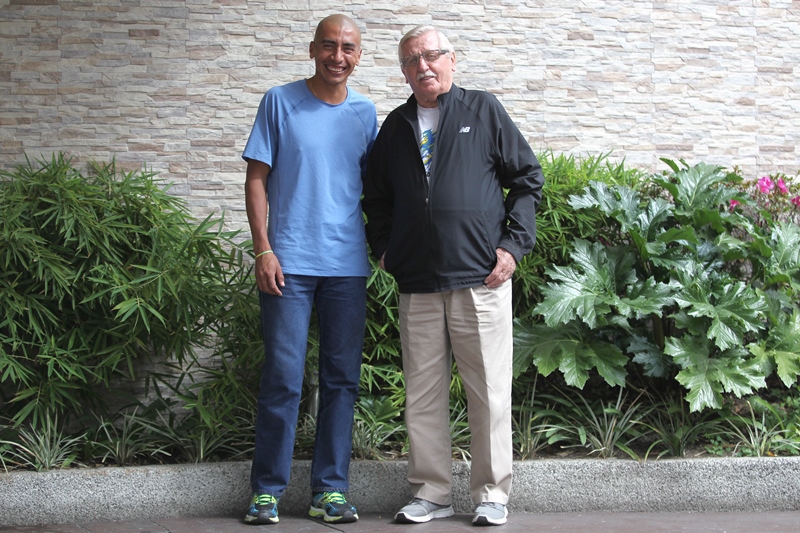 El fondista nacional, José Amado García (izquierda) junto a su entrenador, el polaco, Tadeusz Kepka. (Foto Prensa Libre: Eduardo González).