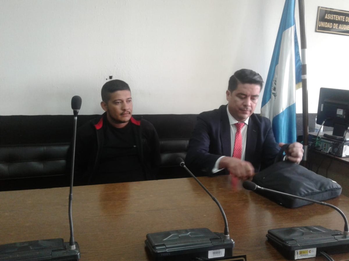 El supuesto narcotraficante Julio César Orellana Cordón compareció en el Tribunal Quinto Penal. (Foto: Prensa Libre Kenneth Monzón)