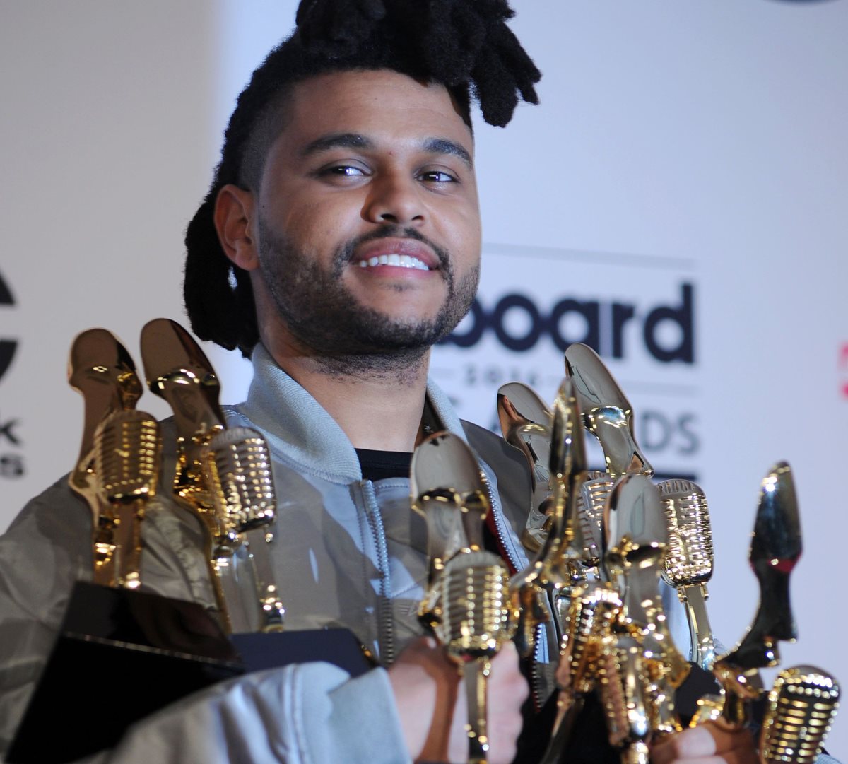 El cantante y productor canadiense The Weeknd fue el máximo ganador de la velada de los Premios Billboard. (Foto Prensa Libre, AFP)