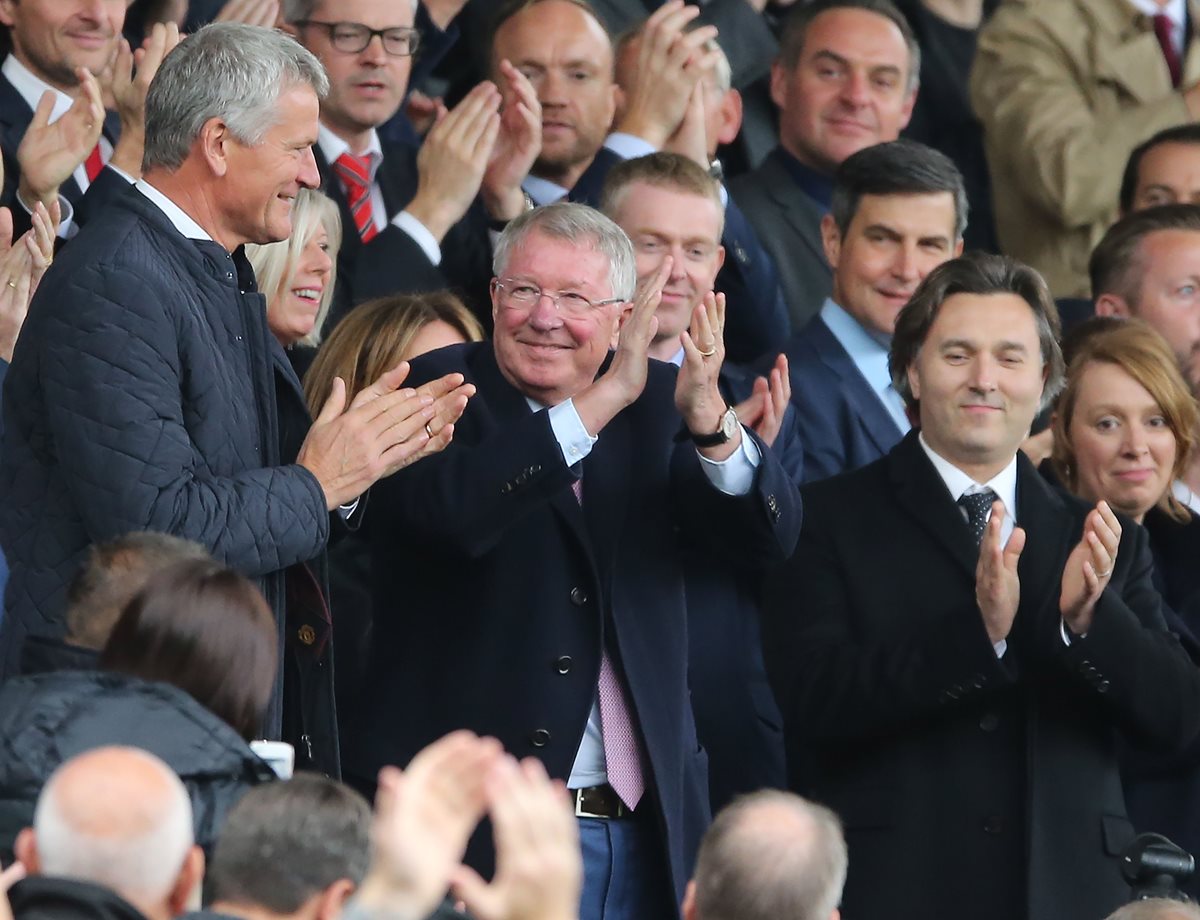 Alex Ferguson fue ovacionado por los aficionados en Old Trafford. (Foto Prensa Libre: EFE)