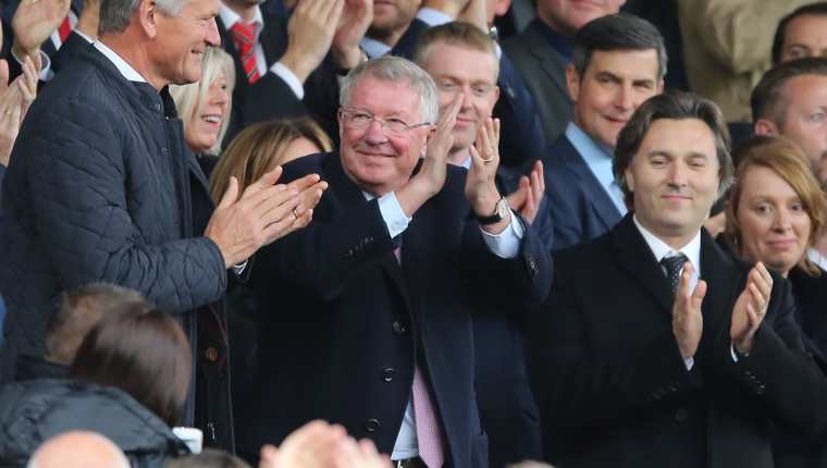 Alex Ferguson fue ovacionado por los aficionados en Old Trafford. (Foto Prensa Libre: EFE)